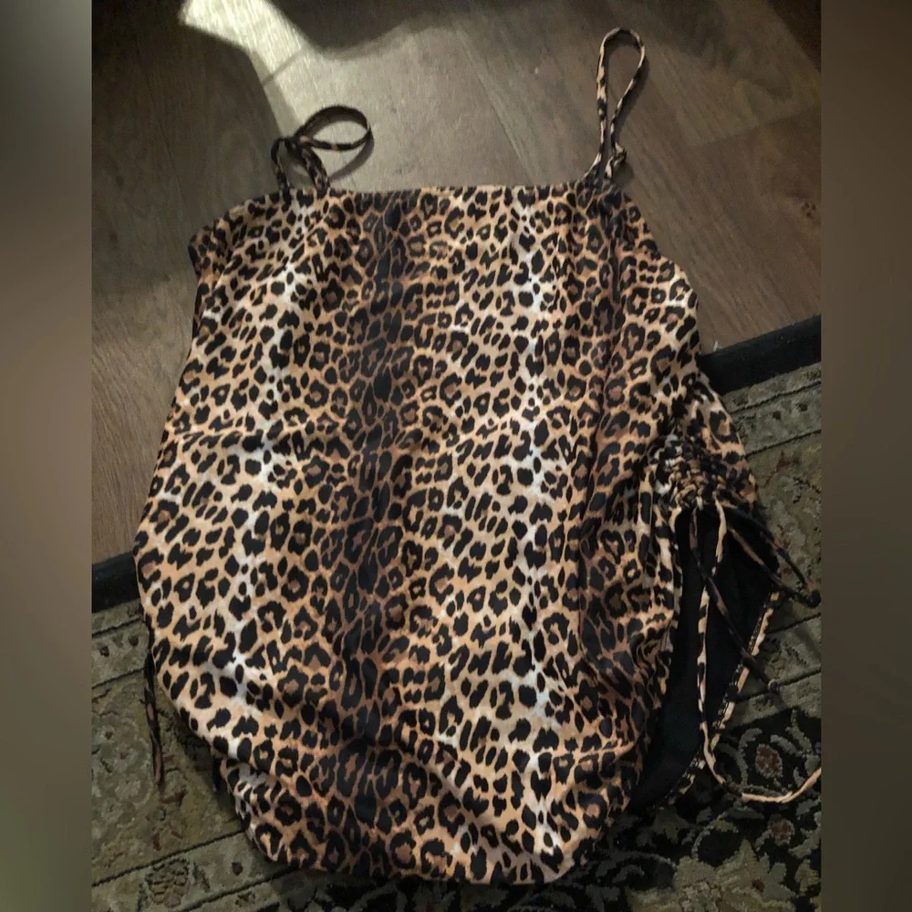 Boohoo leopard swimsuit or bodysuit - Picture 1 of 8